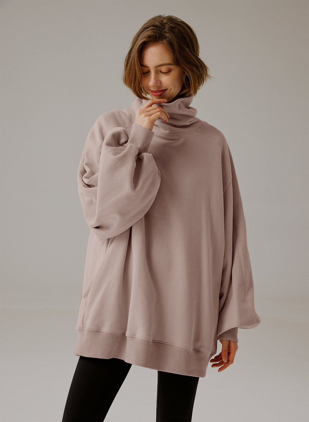 Oversize sweatshirt z kołnierzem - Elegancki komfort 